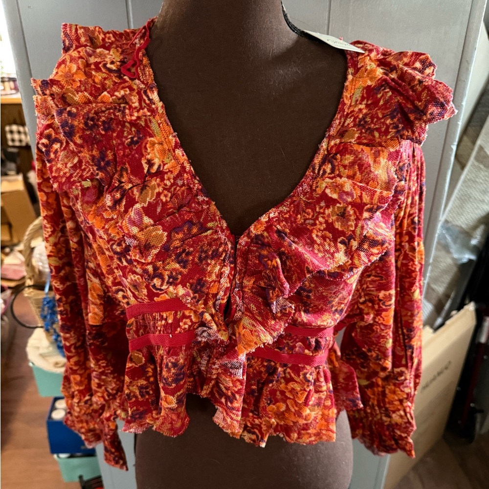FREE PEOPLE RUDI RUFFLE TOP SIZE MEDIUM NWT COUNTRY CORE BEAUTIFUL COLORS